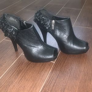 Bamboo Beat-38 Black Peep Toe SZ 8.5 M